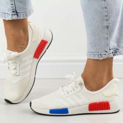 Białe sportowe buty damskie 2062. Białe obuwie sportowe damskie Suzana, bez wzorów, z tkaniny, bez zapięcia. Za 69.00 zł.