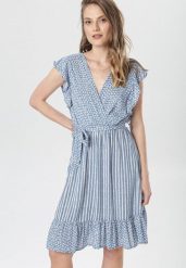 Jasnoniebieska Sukienka Meretina. Niebieskie sukienki damskie Born2be, na imprezę, l, bez wzorów, z materiału, bez kołnierzyka, bez ramiączek, midi, kopertowe. Za 74.99 zł.