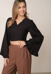 Czarna Wiskozowa Bluzka z Rozkloszowanymi Rękawami z Falbankami i Wiązaniem Basoclus. Czarne bluzki damskie Born2be, bez wzorów, z jeansu, eleganckie, bez kołnierzyka, bez ramiączek. Za 89.99 zł.
