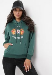 Ciemnozielona Bluza z Kolorowym Nadrukiem i Kapturem Kimna. Zielone bluzy damskie Born2be, xl, bez wzorów, casualowe, bez ramiączek. Za 84.99 zł.