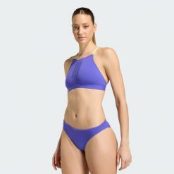 ZESTAW BIKINI RIPSTREAM Z KRZYŻUJĄCYMI SIĘ REGULOWANYMI RAMIĄCZKAMI. Fioletowe stroje kąpielowe damskie Adidas, bez wzorów, z materiału. Za 219.00 zł.