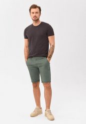 Klasyczne spodenki męskie, Regular Fit, P-LUIZ. Zielone szorty męskie Volcano, bez wzorów, z bawełny, casualowe. Za 159.99 zł.