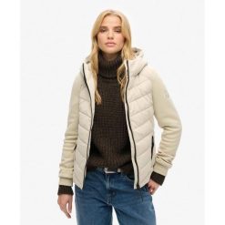 Kurtka hybrydowa z kapturem Storm od SUPERDRY. Brązowe koszulki sportowe damskie Superdry, bez wzorów, bez ramiączek, z kapturem. W wyprzedaży za 427.05 zł.