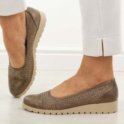 Brązowe półbuty damskie M.Daszyński 1628-25. Brązowe półbuty damskie M.Daszyński, na jesień, bez wzorów, z jeansu, eleganckie, bez obcasa, na koturnie, bez zapięcia. Za 179.00 zł.