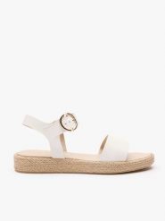 Białe sandały na sprzączkę. Białe sandały damskie Ryłko, bez wzorów, z syntetyku, z okrągłym noskiem, bez obcasa, na obcasie, bez zapięcia. Za 279.99 zł.