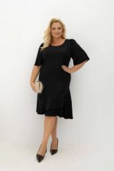 Elegancka sukienka midi z falbanami i odpinaną różą Evelyn czarna na wesele | Plus Size Oversize. Czarne sukienki damskie Moda Size Plus Iwanek, na co dzień, m, z aplikacjami, z elastanu, eleganckie, bez kołnierzyka, plus size, bez ramiączek, midi, dopasowane. Za 335.00 zł.