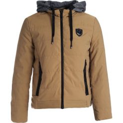 Beżowa Kurtka Covina. Brązowe kurtki męskie Born2be, na jesień, l, bez wzorów, z materiału, bez kaptura. Za 149.99 zł.