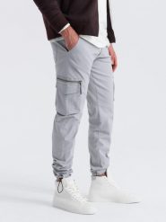 Męskie spodnie STRAIGHT LEG cargo z trójkątnym pinem na kieszeni szare V3 OM-PACG-0196 L. Szare spodnie sportowe męskie Ombre, l, bez wzorów. Za 347.95 zł.