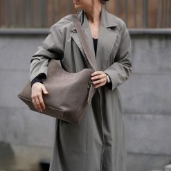 Shopperka skórzana Solier FL39 Maya szara. Szare shopperki damskie Solier, bez wzorów, z jeansu, na ramię, zamszowe, bez dodatków. Za 399.00 zł.
