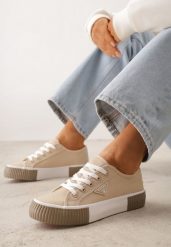 Beżowe Trampki VICES na Żłobionej Platformie Zdobione Trójkątną Aplikacją Lorerina. Brązowe trampki i tenisówki damskie Renee, z aplikacjami, z materiału, bez zapięcia. Za 59.99 zł.