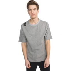 Adidas Originals Koszulka Szary. Szare t-shirty męskie adidas Originals, m, bez wzorów, z bawełny, bez kołnierzyka, bez ramiączek. Za 223.95 zł.
