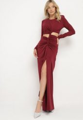 Bordowa Sukienka Koktajlowa Ozdobiona Wycięciem Marszczeniem w Talii i Rozcięciem na Nogę Ilizia. Czerwone sukienki damskie Born2be, na co dzień, l, bez wzorów, eleganckie, bez kołnierzyka, bez ramiączek, maxi, kopertowe. Za 129.99 zł.