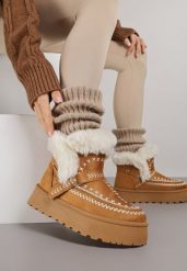 Jasnobrązowe Śniegowce na Grubej Podeszwie Ozdobione Haftowanym Motywem i Futerkiem Caretusa. Śniegowce damskie Born2be, z jeansu, bez zapięcia. Za 109.99 zł.