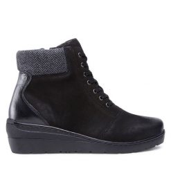 Trzewiki Go Soft. Czarne botki damskie GO SOFT, bez wzorów, bez obcasa, na koturnie, bez zapięcia. Za 169.99 zł.