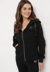 Czarna Bluza z Kapturem i Suwakiem oraz Metaliczną Ozdobą Naveja. Czarne bluzy damskie Born2be, xs, z aplikacjami, z jeansu, sportowe, bez ramiączek, z kapturem. Za 44.99 zł.