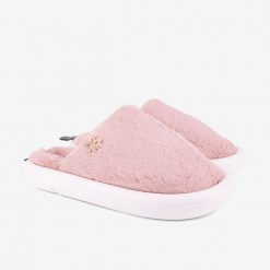 Damskie klapki zimowe 9197 z futerkiem. Czerwone klapki damskie Coqui, na zimę, bez wzorów, z materiału, eleganckie, bez obcasa, bez zapięcia. Za 140.99 zł.