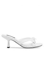 Nine West Klapki WFA2668-1 Biały. Białe klapki damskie Nine West, bez wzorów, z syntetyku, bez obcasa, bez zapięcia. Za 229.99 zł.