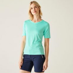 Koszulka turystyczna damska Fingal V-Neck. Czerwone bluzki damskie Regatta, bez wzorów, z poliesteru, sportowe, bez kołnierzyka, bez ramiączek. W wyprzedaży za 59.99 zł.