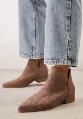 Brązowe Ażurowe Botki Vices na Płaskiej Podeszwie z Ozdobnym Wycięciem Selenith. Brązowe botki damskie Born2be, w ażurowe wzory, z jeansu, eleganckie, bez obcasa, na płaskiej podeszwie, bez zapięcia. Za 119.99 zł.