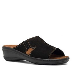 Klapki Go Soft. Czarne klapki damskie GO SOFT, bez wzorów, bez obcasa, bez zapięcia. Za 149.99 zł.