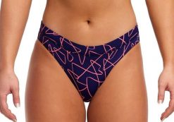 Bikini - dół od bikini Funkita Sports Serial Texter. Czarne stroje kąpielowe damskie Funkita, s, bez wzorów, z elastanu. Za 90.30 zł.