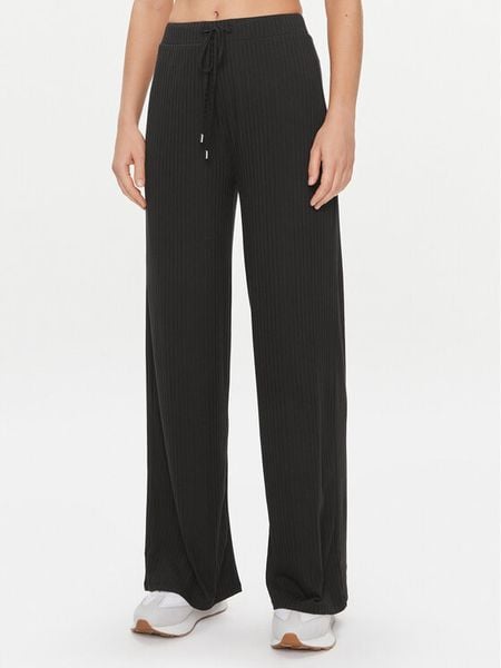 Guess Spodnie piżamowe O3BB01 KBXB2 Czarny Relaxed Fit. Czarne piżamy damskie Guess, z aplikacjami, z syntetyku, bez ramiączek. Za 129.99 zł.