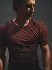 4F Koszulka treningowa regular szybkoschnąca męska - koralowa XXL. Pomarańczowe t-shirty męskie 4F, m, bez wzorów, z materiału, bez kołnierzyka, bez ramiączek. Za 129.99 zł.