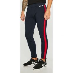 Jack & Jones - Spodnie. Zielone spodnie materiałowe męskie Jack & Jones, bez wzorów, z bawełny. W wyprzedaży za 99.90 zł.