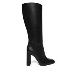 Kozaki Steve Madden. Czarne kozaki damskie Steve Madden, bez wzorów, bez obcasa, na słupku, bez zapięcia. Za 729.99 zł.
