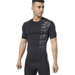Reebok Koszulka Czarny. Czarne t-shirty męskie Reebok, m, bez wzorów, z elastanu, bez kołnierzyka, bez ramiączek. Za 163.95 zł.