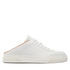 Klapki Max Mara. Białe klapki damskie Max Mara, bez wzorów, bez obcasa, bez zapięcia. Za 1,899.00 zł.