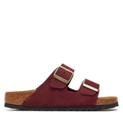 Klapki Birkenstock. Czerwone klapki damskie Birkenstock, bez wzorów, bez obcasa, bez zapięcia. Za 539.99 zł.