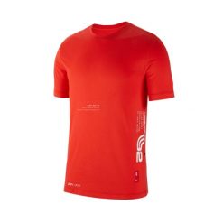 Koszulka sportowa damska Nike Kyrie Irving Dry-Fit z krótkim rękawem. Czerwone koszulki sportowe damskie Nike, xl, bez wzorów, bez ramiączek, do koszykówki. Za 139.99 zł.