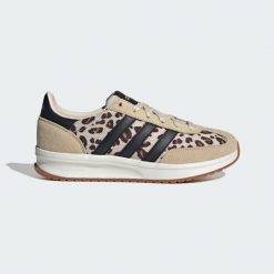 Buty Run 70S 2.0. Białe obuwie sportowe damskie Adidas, bez wzorów, bez zapięcia. Za 299.00 zł.
