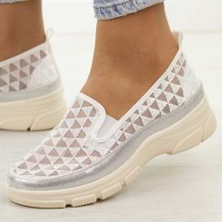 Białe przewiewne półbuty damskie Potocki 103302. Białe półbuty damskie POTOCKI, na lato, bez wzorów, z jeansu, klasyczne, z okrągłym noskiem, bez obcasa, na płaskiej podeszwie, bez zapięcia. Za 119.00 zł.