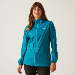 Kurtka trekkingowa damska Pack It Jacket III kieszonkowa przeciwdeszczowa. Niebieskie kurtki sportowe damskie Regatta, bez wzorów, z softshellu, bez ramiączek, bez kaptura, trekkingowe. Za 149.99 zł.