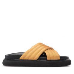 Klapki Inuovo. Brązowe klapki damskie Inuovo, bez wzorów, bez obcasa, bez zapięcia. Za 249.99 zł.
