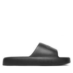 Klapki Guess. Czarne klapki męskie Guess, z aplikacjami, bez zapięcia. Za 152.99 zł.