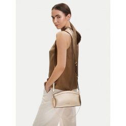 Torebka MICHAEL Michael Kors. Żółte listonoszki damskie MICHAEL Michael Kors, bez wzorów, bez dodatków. Za 819.99 zł.