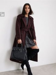 Dwurzędowy płaszcz z paskiem - bordowy. Czerwone płaszcze damskie Sinsay, l, bez wzorów, bez kołnierzyka, bez kaptura. Za 139.99 zł.