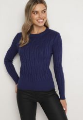 Granatowy Sweter z Wiskozą Ozdobiony Tłoczeniem Savinia. Niebieskie swetry nierozpinane damskie Born2be, bez wzorów, z jeansu, biznesowe, bez kołnierzyka, bez ramiączek. Za 99.99 zł.