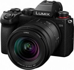 Aparat Panasonic Lumix S5 + 20-60 mm f/3.6-5.6 (DC-S5KE-K). Aparaty bezlusterkowce PANASONIC. Za 10,178.59 zł.