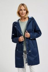Parka z kapturem zapinana na zamek granatowa. Parki damskie MOODO, bez wzorów, z kapturem. W wyprzedaży za 124.99 zł.