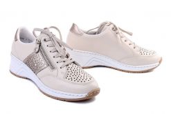 RIEKER N4344-60 beige, półbuty damskie. Brązowe półbuty damskie Rieker, bez wzorów, bez obcasa, na koturnie, bez zapięcia. Za 359.90 zł.
