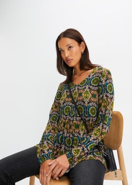 Bluzka shirtowa. Czarne bluzki damskie bonprix, bez wzorów, bez kołnierzyka, bez ramiączek. Za 104.99 zł.