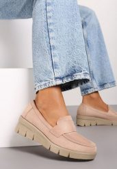 Jasnobeżowe Półbuty w Stylu Mokasynów na Koturnie ze Skórzaną Wkładką z Ozdobnym Paskiem Rieva. Brązowe półbuty damskie Born2be, bez wzorów, z tkaniny, eleganckie, bez obcasa, na koturnie, bez zapięcia. Za 49.99 zł.