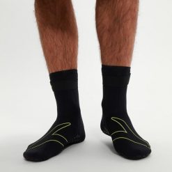 Skarpetki sportowe do pływania skarpety ocieplane Speedo Swim Socks. Czarne skarpety męskie Speedo, bez wzorów. Za 179.99 zł.