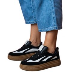 Czarne sneakersy trampki na grubej podeszwie. Czarne trampki i tenisówki damskie bez wzorów, z gumy, bez zapięcia. Za 135.07 zł.