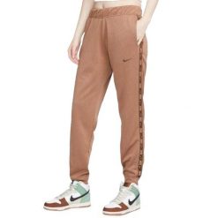 Spodnie Do Biegania Z Taśmą Dla Kobiet. Brązowe spodnie dresowe damskie Nike, bez wzorów, sportowe, długie. Za 236.99 zł.