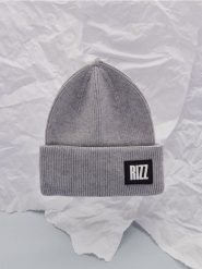 Czapka beanie - szary. Szare czapki damskie Sinsay, z aplikacjami, z materiału. Za 25.99 zł.